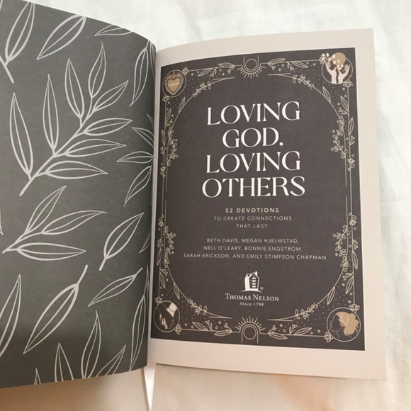 📚3/$35 Blessed Is She Loving God, Loving Others Hardcover Devotional Book - Picture 6 of 10